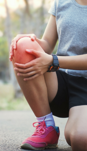 runer woman with knee injury and pain